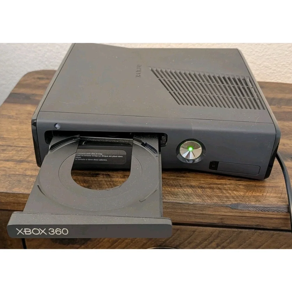 Microsoft Xbox 360 S Console Powers On Mode1 1439 Tray Ejects / Parts or Repair